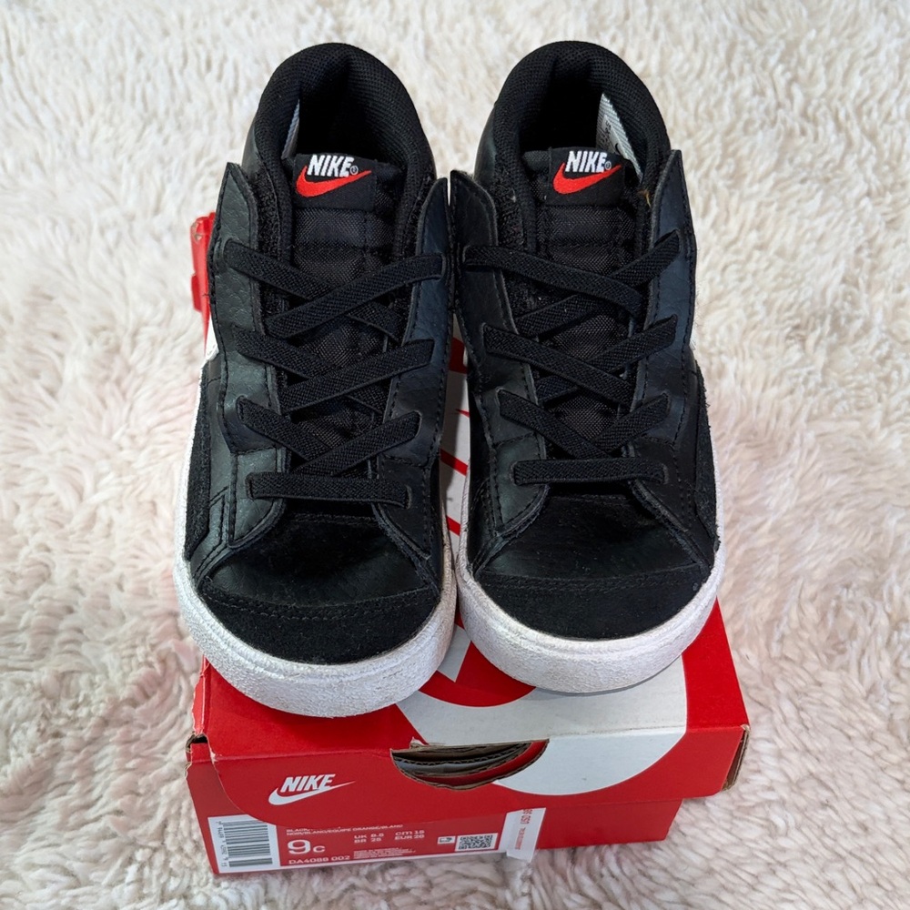 Nike Kids mid 77’ Blazer Black and White leather High-Top Sneakers